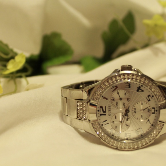 GUESS WRIST WATCH - Picture 2 of 5
